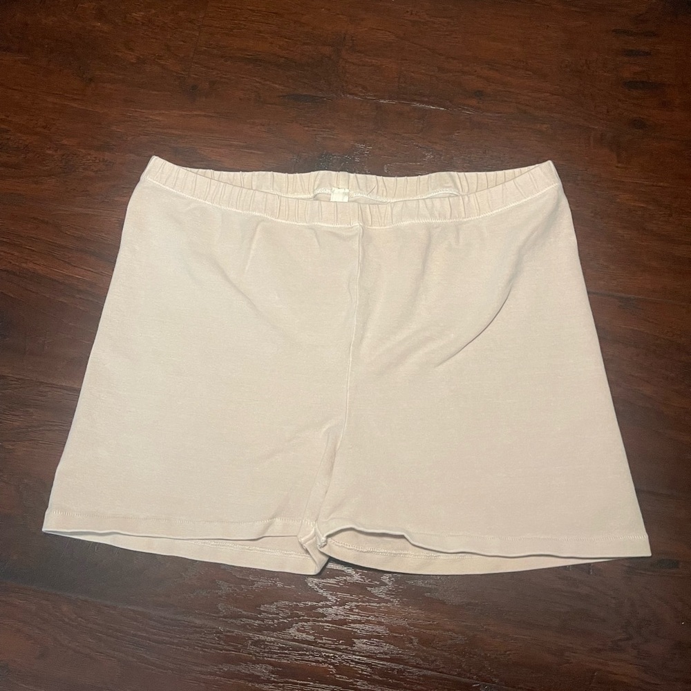 SKIMS Outdoor Short Short - Bone